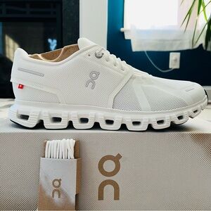 On Cloud 6 Wide Running Shoes Women’s Sz 10 Wide/Men 8.5 White 3WG10361200